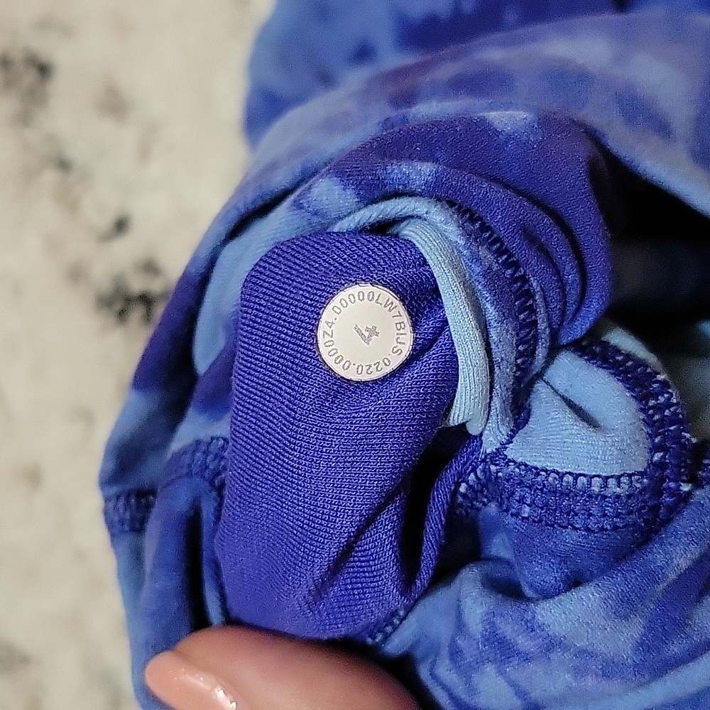 Lululemon Align Biker Shorts Blue Tie Dye - Picture 5 of 8